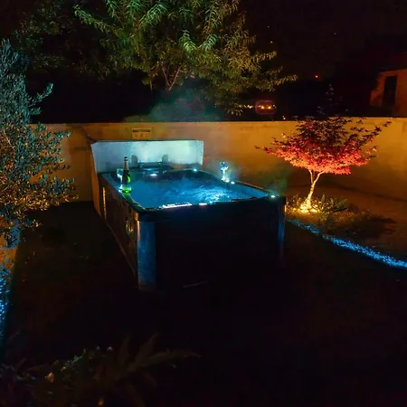 Ferienhaus Baroque Art With Pool *