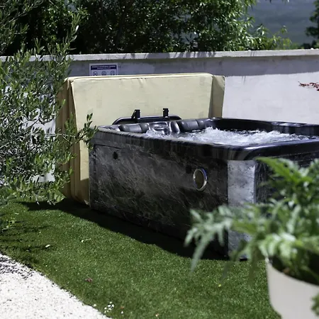 Baroque Art With Pool Ferienhaus *