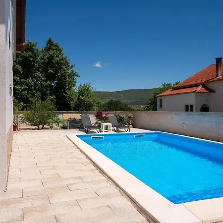 Holiday home Baroque Art With Pool Pridraga