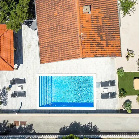 Baroque Art With Pool * Pridraga